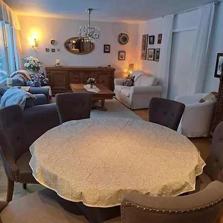 Loma-asunnot Moonlight House Large With Sauna And Free Parking